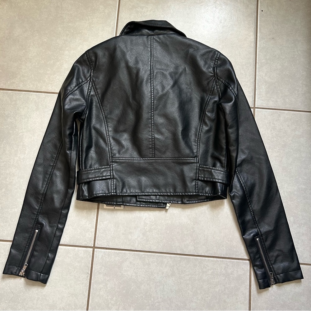 Black Cropped faux Leather Jacket - Picture 6 of 8